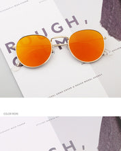 Load image into Gallery viewer, ALEVALS Small Frame Round Sunglasses