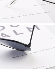 Load image into Gallery viewer, ALEVALS Small Frame Round Sunglasses
